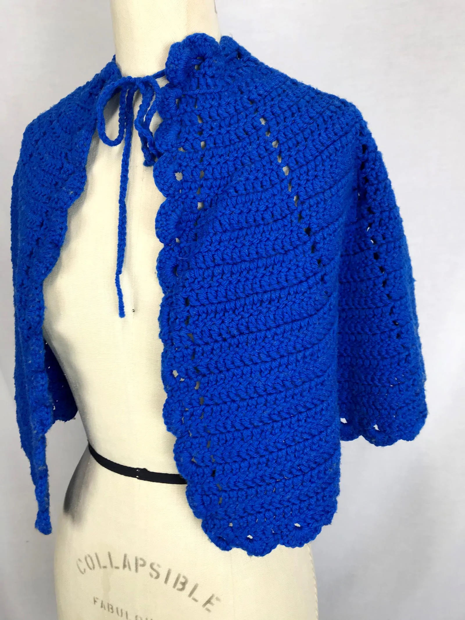 Vintage 70s | Hippie Woodstock Mod Boho Crochet Poncho Capelet Cape Shawl