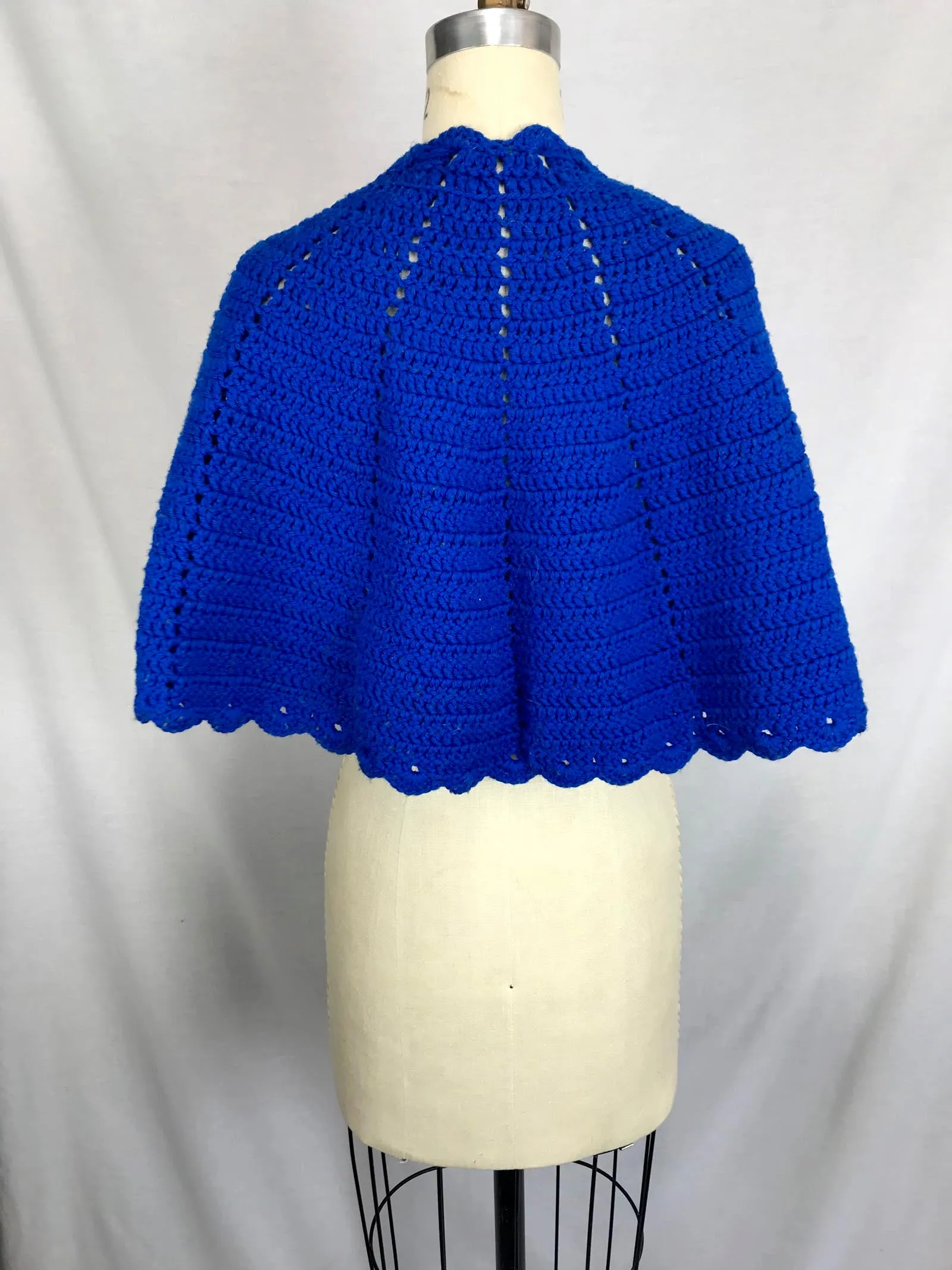 Vintage 70s | Hippie Woodstock Mod Boho Crochet Poncho Capelet Cape Shawl